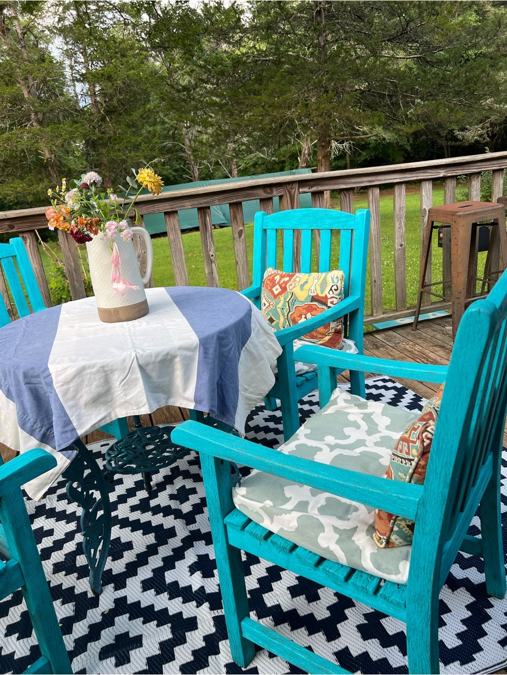 🌻2 Patterned Throw Pillows - Picture 7 of 7